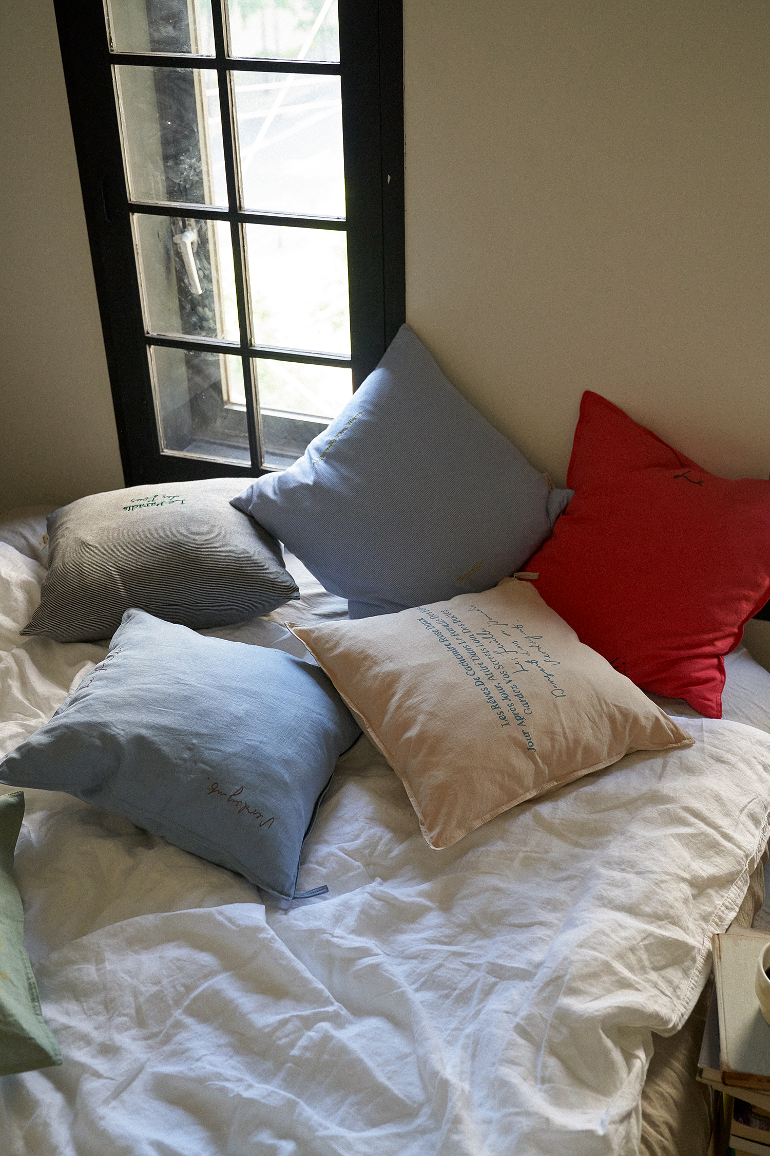 [Pre-order] Breezy Day Cushion Cover (Cream)